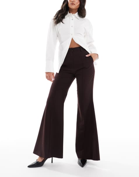 ASOS DESIGN – Chokladbruna, figursydda, utsvängda byxor med klockad design - view 1