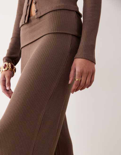 ASOS DESIGN – Chokladbruna, ribbade byxor med nedvikt midja och rynkning, 5 av 5