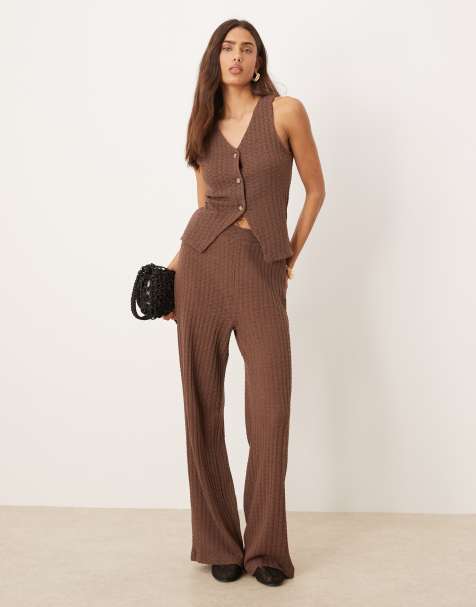 ASOS DESIGN – Chokladbrunt, stickat set med ärmlös kostymväst och byxor - view 1