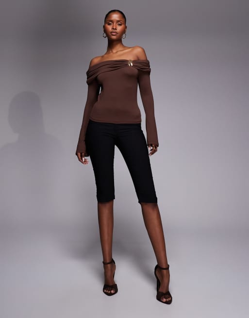 ASOS DESIGN - Chokoladebrun bardot-top i polyamid med guldfarvet metaldetalje, 4 af 4