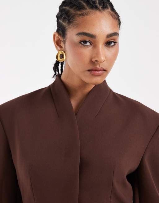 ASOS DESIGN - Chokoladebrun blazerkjole med slå-om-design i halsen, 2 af 4