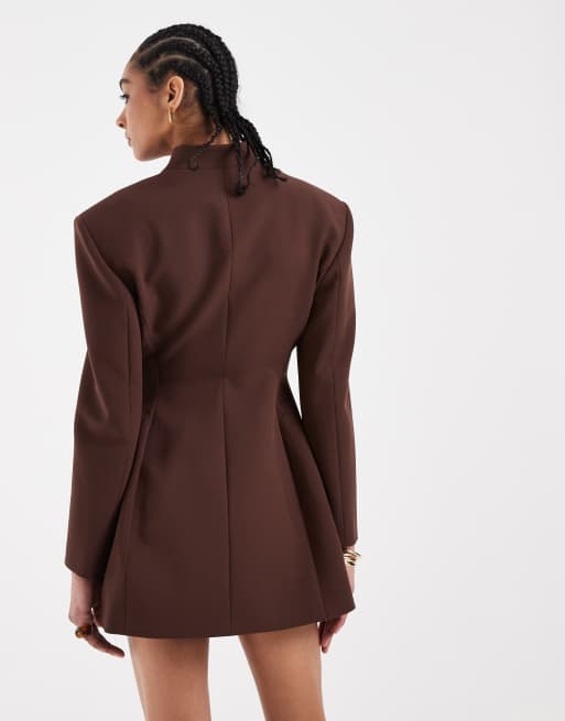 ASOS DESIGN - Chokoladebrun blazerkjole med slå-om-design i halsen, 3 af 4