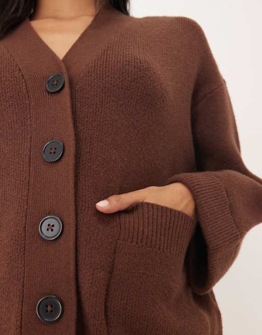 ASOS DESIGN - Chokoladebrun boyfriend-cardigan med knapper og lomme foran, 3 af 4