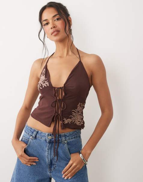 ASOS DESIGN - Chokoladebrun cami-top med broderinger og halterneck samt slids foran - view 1
