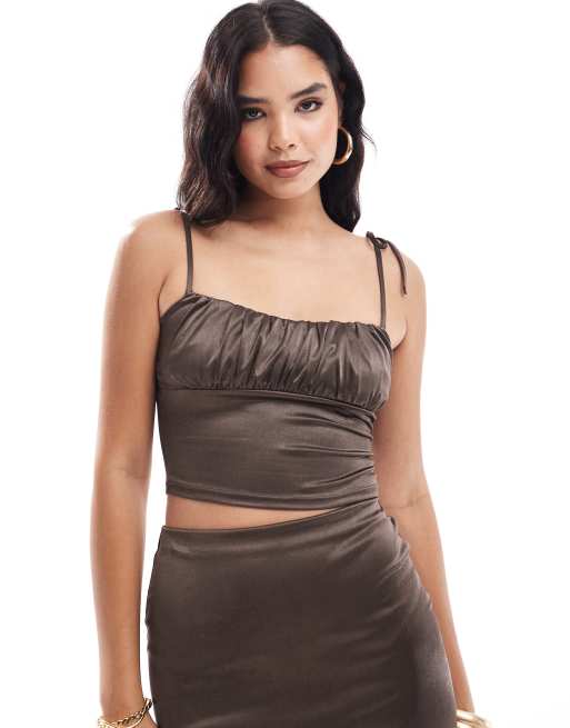 ASOS DESIGN - Chokoladebrun cami-top med rynker over brystet i satin-twill - Del af sæt