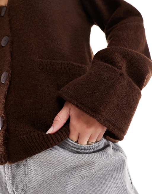 ASOS DESIGN - Chokoladebrun cardigan med opsmøgne ærmekanter i vamset strik, 2 af 4