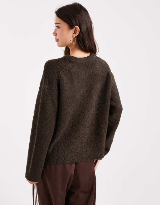 ASOS DESIGN - Chokoladebrun firkantet striktrøje i bouclé med rund hals, 4 af 4