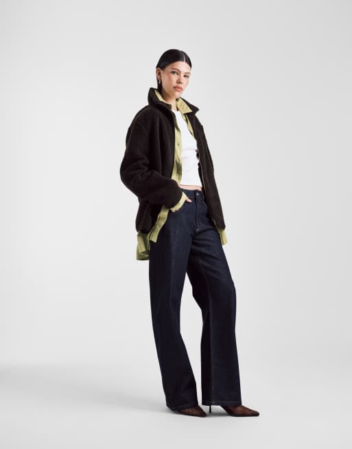 ASOS DESIGN - Chokoladebrun fleece med gennemgående lynlås i imiteret lammeskind, 2 af 4
