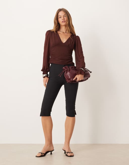 ASOS DESIGN - Chokoladebrun halvgennemsigtig top med V-hals og lange ærmer, 2 af 4