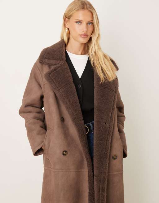 ASOS DESIGN - Chokoladebrun longline-jakke i imiteret lammeskind med andet materiale udvendigt, 4 af 4