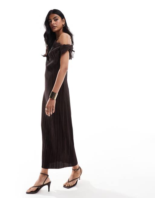 ASOS DESIGN - Chokoladebrun maxikjole i plissé med snoet oneshoulder-design