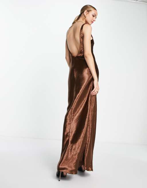 ASOS DESIGN - Chokoladebrun maxikjole med asymmetrisk snit og dyb rund ryg i satin, 2 af 4