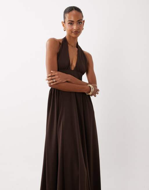 ASOS DESIGN - Chokoladebrun maxikjole med halterneck og samlede sider, 2 af 4