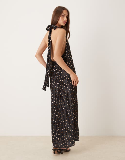 ASOS DESIGN - Chokoladebrun maxikjole med halterneck, plisseringer og prikker