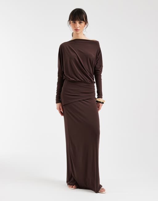 ASOS DESIGN - Chokoladebrun maxikjole med lange ærmer og draperinger, 2 af 4