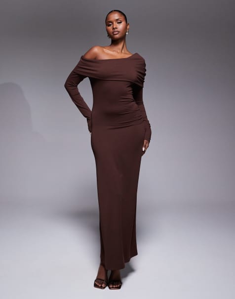 ASOS DESIGN - Chokoladebrun maxikjole med snoet offshoulder-snit - view 1