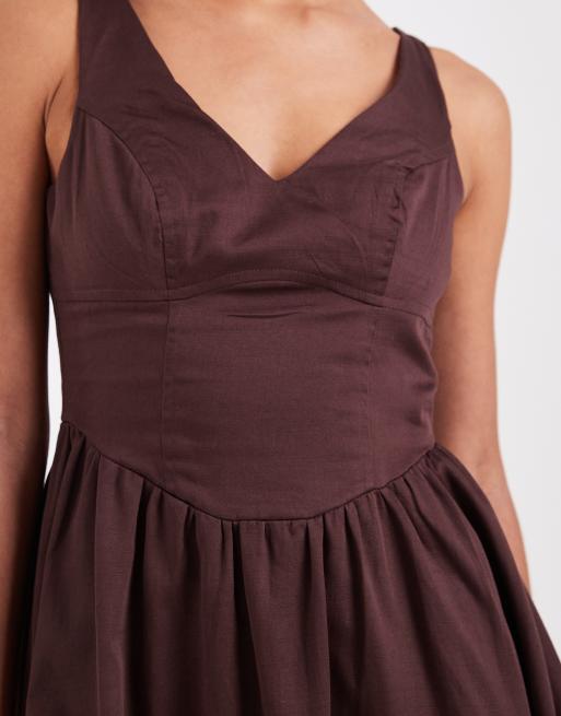 ASOS DESIGN - Chokoladebrun maxikjole med V-hals og tætsiddende talje og sømdetaljer, 3 af 4