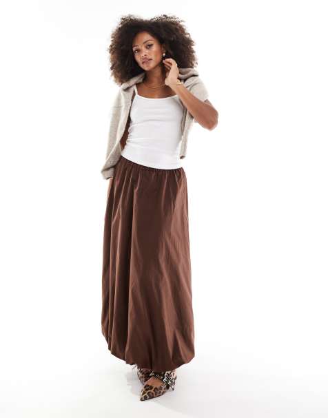 ASOS DESIGN - Chokoladebrun maxinederdel med puffet kant i poplin - view 1