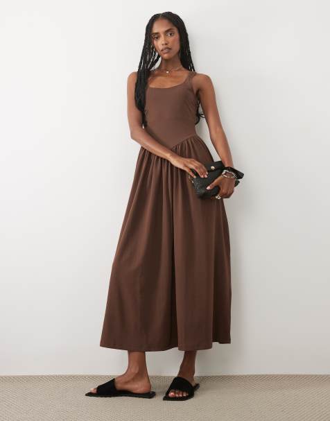 ASOS DESIGN - Chokoladebrun midikjole i crepe med indsyede detaljer - view 1