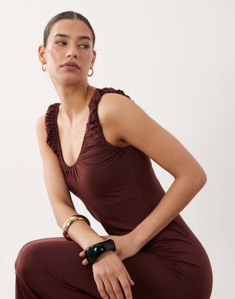 ASOS DESIGN - Chokoladebrun midikjole med rynker og dyb rund hals - view 1