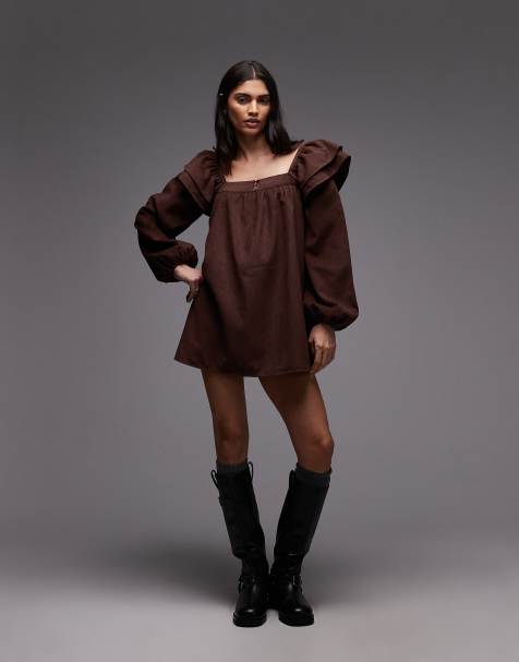 ASOS DESIGN - Chokoladebrun mini-kjole i fløjl med smock og flæser samt firkantet halsudskæring - view 1