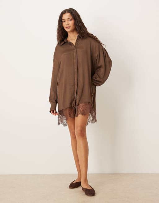 ASOS DESIGN - Chokoladebrun mini-skjortekjole med kurvet kant i satin, 2 af 4