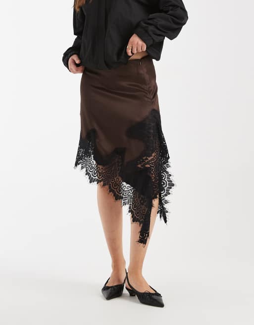 ASOS DESIGN - Chokoladebrun mininederdel i satin med asymmetrisk kant, 3 af 5