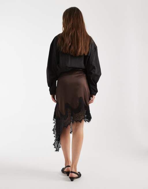 ASOS DESIGN - Chokoladebrun mininederdel i satin med asymmetrisk kant, 5 af 5