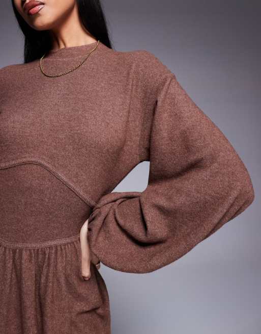 ASOS DESIGN - Chokoladebrun og tætsiddende minikjole med svaj og høj hals, 2 af 4