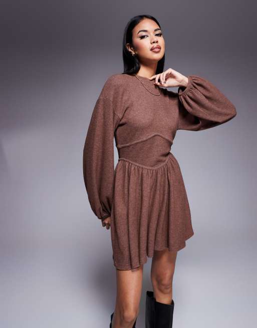 ASOS DESIGN - Chokoladebrun og tætsiddende minikjole med svaj og høj hals, 4 af 4
