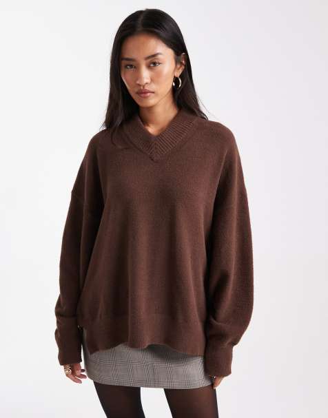 ASOS DESIGN - Chokoladebrun oversized superbløds trøje med V-hals - view 1