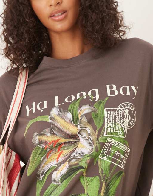 ASOS DESIGN - Chokoladebrun oversized T-shirt med vietnamesisk blomstergrafik, 3 af 4