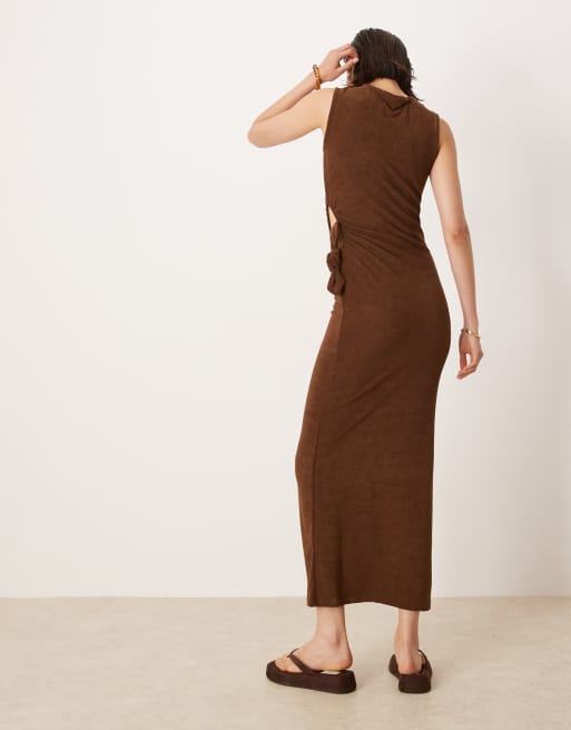ASOS DESIGN - Chokoladebrun ærmeløs maxikjole med udskæring i siden i frotté, 2 af 4
