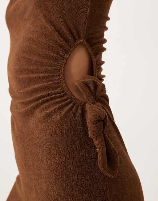 ASOS DESIGN - Chokoladebrun ærmeløs maxikjole med udskæring i siden i frotté, 4 af 4