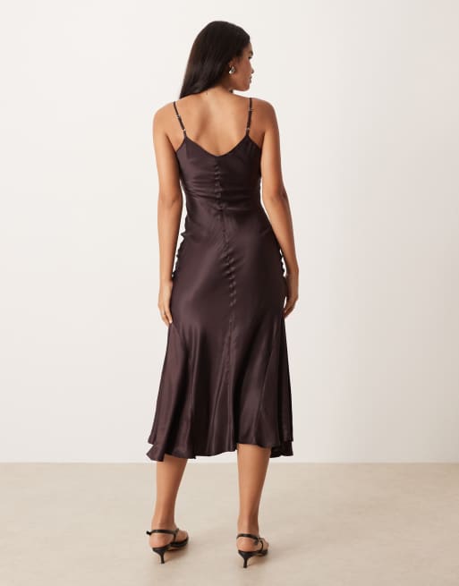 ASOS DESIGN - Chokoladebrun slip-midikjole med cami-stropper og V-hals i satin, 3 af 4