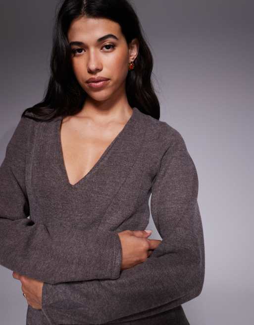 ASOS DESIGN - Chokoladebrun superblød figursyet minikjole med flagrende kant og V-hals, 3 af 4