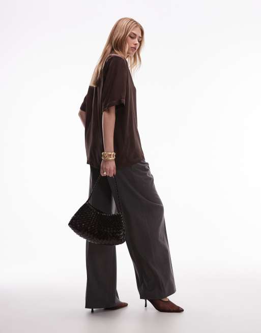 ASOS DESIGN - Chokoladebrun T-shirt i satin med skulderpuder, 2 af 4