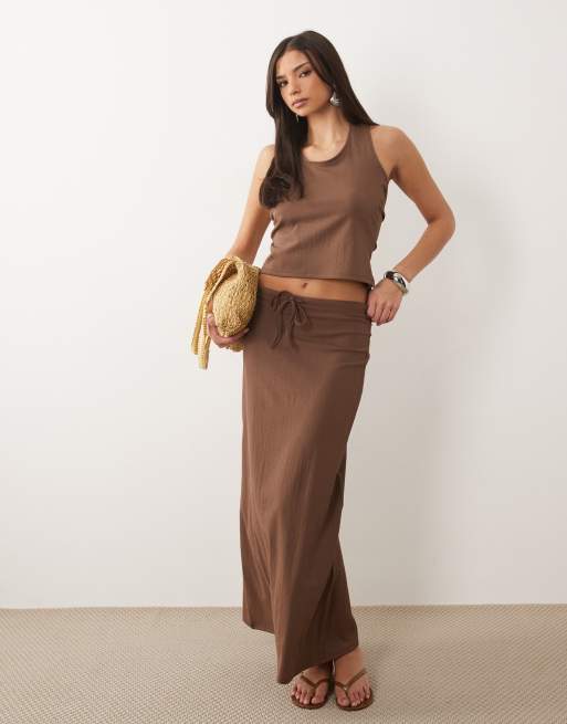 ASOS DESIGN - Chokoladebrun tekstureret halterneck-overdel i tekstureret crepe - Del af sæt, 4 af 4