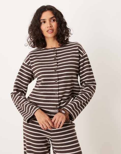 ASOS DESIGN - Chokoladebrun top med lange ærmer, gennemgående knapper og striber i børstet stof - Del af sæt - view 1