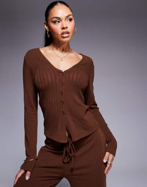 ASOS DESIGN - Chokoladebrun top med V-hals og knapper i bred ribstrik - Del af sæt - view 1