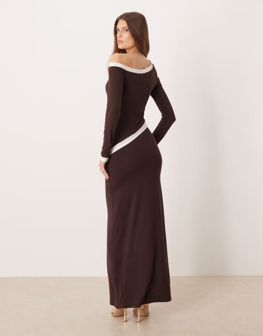 ASOS DESIGN - Chokoladebrun tætsiddende maxikjole med dobbeltlagsdetalje og asymmetrisk snit, 2 af 4