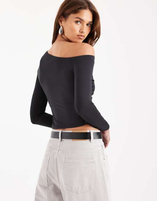 ASOS DESIGN - Chokoladebrun tætsiddende offshoulder-overdel med lange ærmer og rynkedetaljer, 3 af 4