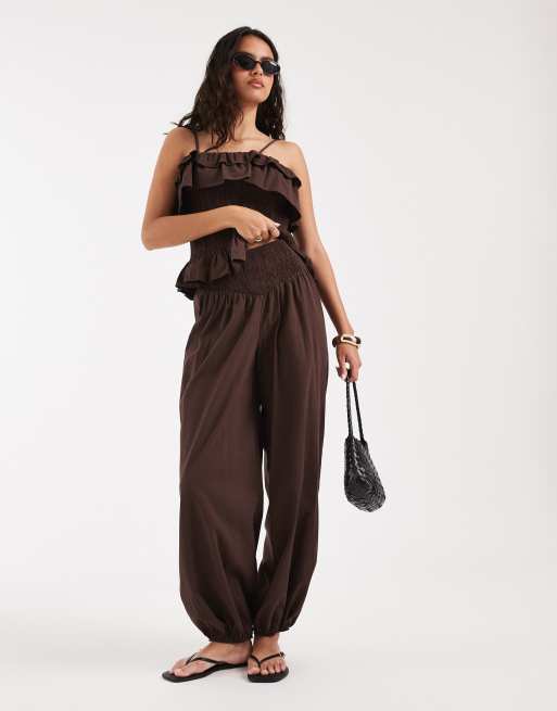ASOS DESIGN - Chokoladebrunt sæt med cami-top med rynker og flæser i hørblanding, 2 af 3
