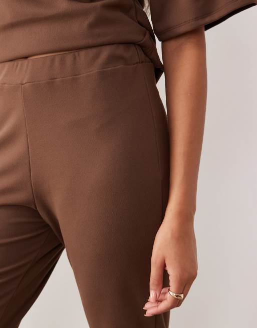 ASOS DESIGN - Chokoladebrune bukser med vide ben i børstet fin ribstrik - Del af sæt, 3 af 5