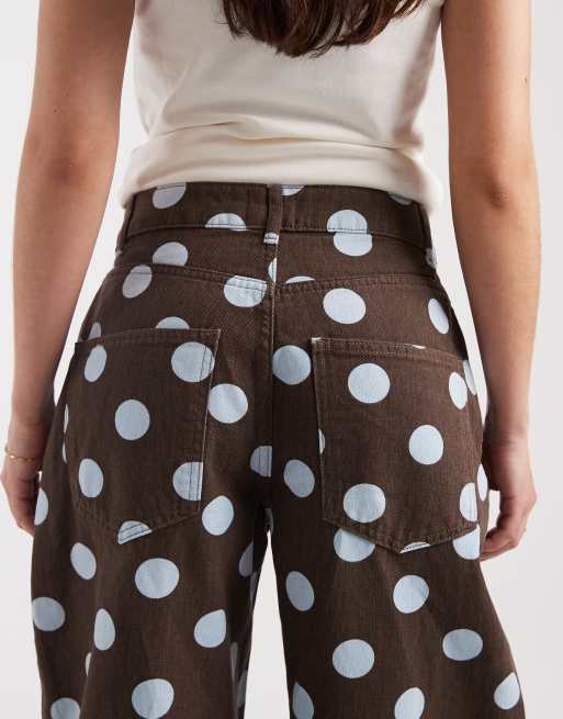 ASOS DESIGN - Chokoladebrune jeans med mellemhøj talje, tøndeformede ben og polkaprikker, 5 af 5