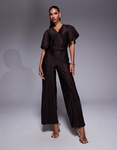 ASOS DESIGN - Chokoladebrunt jumpsuit med dyb udskæring, korte ærmer slå-om-talje og plisseringer - view 1