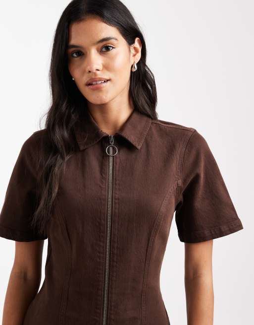 ASOS DESIGN - Chokoladefarvet kortærmet minikjole i denim med lynlås, 2 af 4