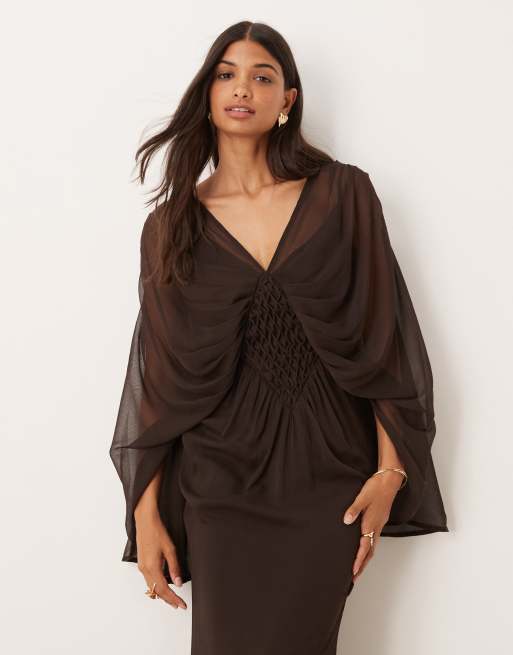 ASOS DESIGN - Chokoladefarvet maxikjole med dyb udskæring og korte ærmer samt rynker, 3 af 4