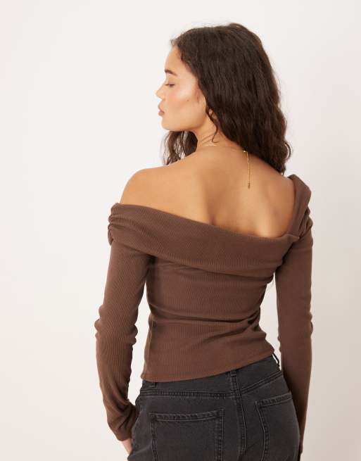 ASOS DESIGN - Chokoladefarvet top med lange ærmer og fold, 3 af 4