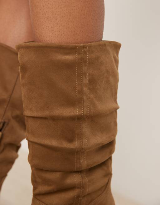 ASOS DESIGN - Chosen - Gråbrune løstsiddende western-knæstøvler i imiteret ruskind, 3 af 4